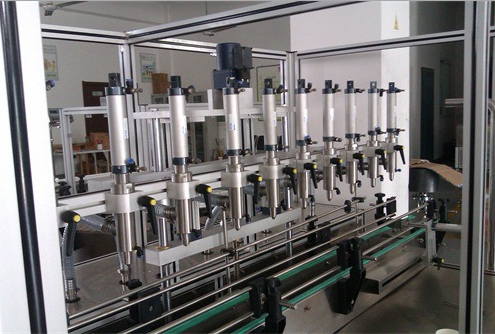 油類灌裝機(jī)細(xì)節(jié)圖